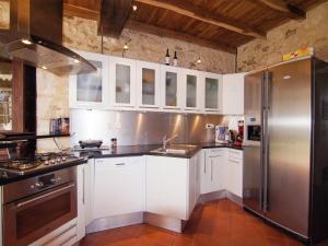 Maisons de vacances Hilltop Mansion with Pool, cleaning included : photos des chambres