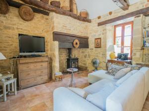 Mansion in Lavercantière with private pool, cleaning included