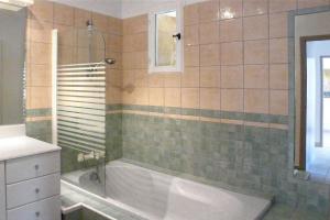 Maisons de vacances holiday home in Puymeras with garden, cleaning included : photos des chambres