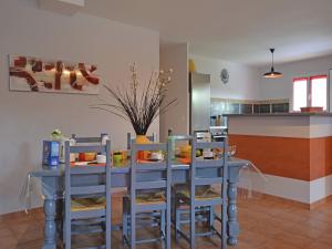 Villas Relaxing Villa Stay in Saint-Victor, cleaning included : photos des chambres