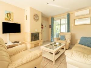 Villas Villa in Roquebrun with Private Pool, cleaning included : photos des chambres