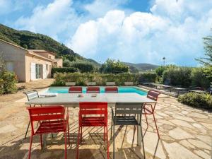 Villas Villa in Roquebrun with Private Pool, cleaning included : photos des chambres