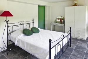 Maisons de vacances Holiday Home in Denneville near Sandy Beach, cleaning included : photos des chambres