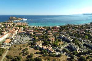 Appartements Apartment in Ile Rousse near Sandy Beaches, cleaning included : photos des chambres