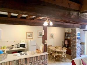 Maisons de vacances Tranquil Cottage in Normandy, cleaning included : photos des chambres