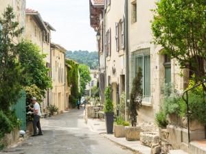 Maisons de vacances Noves Poolside Escape, cleaning included : photos des chambres