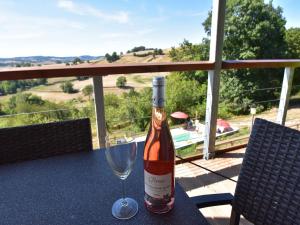Maisons de vacances Mansion in Cuzy with Pool & Forest Views, cleaning included : photos des chambres