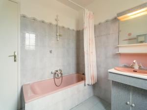 Maisons de vacances Noves Poolside Escape, cleaning included : photos des chambres