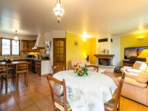 Maisons de vacances Noves Poolside Escape, cleaning included : photos des chambres