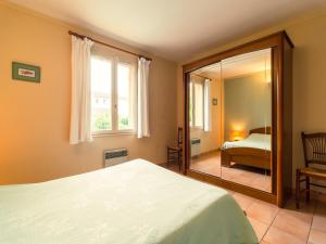 Maisons de vacances Noves Poolside Escape, cleaning included : photos des chambres