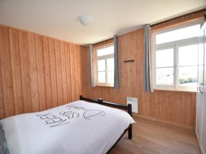 Maisons de vacances Mansion in Cuzy with Pool & Forest Views, cleaning included : photos des chambres