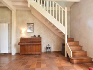 Maisons de vacances Mansion in Charrin by Loire with Pool, cleaning included : photos des chambres