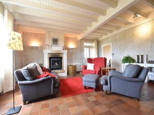 Maisons de vacances Mansion in Charrin by Loire with Pool, cleaning included : photos des chambres
