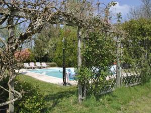 Maisons de vacances Mansion in Charrin by Loire with Pool, cleaning included : photos des chambres