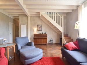Maisons de vacances Mansion in Charrin by Loire with Pool, cleaning included : photos des chambres