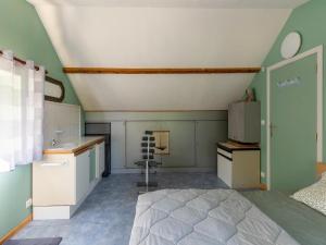 Maisons de vacances Country House near Parc du Morvan with Pool, cleaning included : photos des chambres