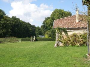 Maisons de vacances Holiday Home in Nettancourt with Pool, cleaning included : photos des chambres