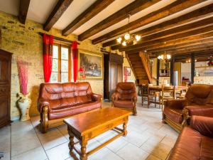 Maisons de vacances Holiday Home in Blanquefort with Private Pool, cleaning included : photos des chambres