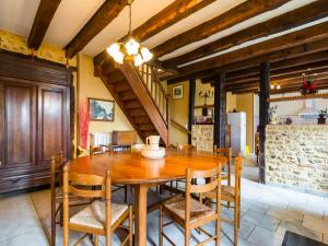 Maisons de vacances Holiday Home in Blanquefort with Private Pool, cleaning included : photos des chambres
