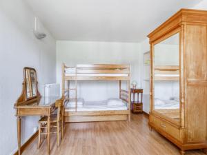 Maisons de vacances Cottage in Pontgibaud near Volcano Park, cleaning included : photos des chambres