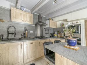 Maisons de vacances Holiday Home in Dax near Forest Trails, cleaning included : photos des chambres
