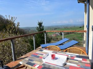 Maisons de vacances Mansion in Cuzy with Shared Pool, cleaning included : photos des chambres