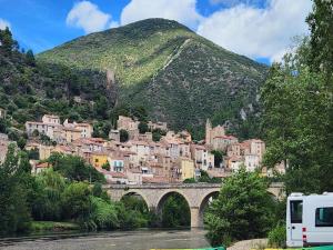 Maisons de vacances Villa in Roquebrun with Pool & Vineyards, cleaning included : photos des chambres