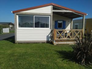 Maisons de vacances Comfort in Grandcamp-Maisy, cleaning included : photos des chambres