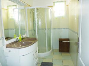 Maisons de vacances Relaxing Retreat in Saint-Pons, cleaning included : photos des chambres