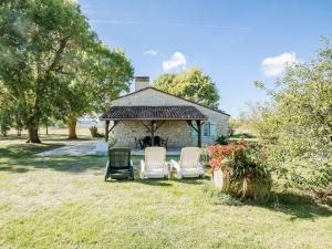 Maisons de vacances Family Retreat in Saint-Nexans, cleaning included : photos des chambres