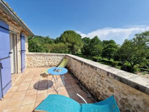 Maisons de vacances Charming Stone House with Terrace, cleaning included : photos des chambres