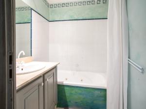 Appartements Villa in Grimaud near Tennis Court & Pool, cleaning included : photos des chambres