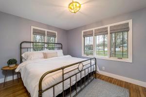 Cheerful & cozy farmhouse 2 bedroom home