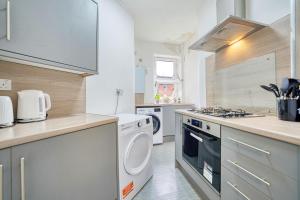 Comfortable 2BR Apartment with Free Parking