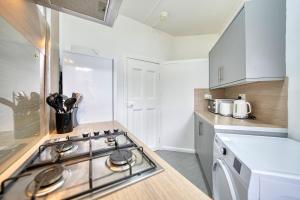 Comfortable 2BR Apartment with Free Parking