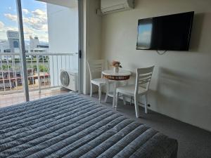 Bel Air Studio - River & MountainViews