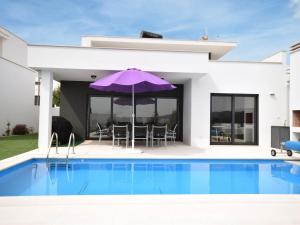 Modern villa with private swimming pool, cleaning included