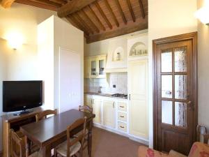 Tasteful apartment with shared pool, cleaning included