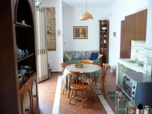 Holiday Home Steps from Beach, cleaning included