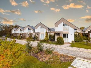 Holiday cottages, air conditioning, pool Niechorze, cleaning included
