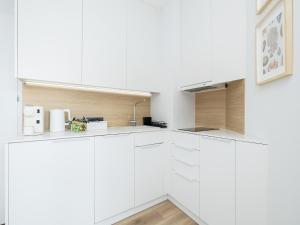 Apartment with sea view, pool, saunas, whirlpool, cleaning included