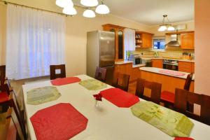 Comfortable house by the lake, Insko, cleaning included