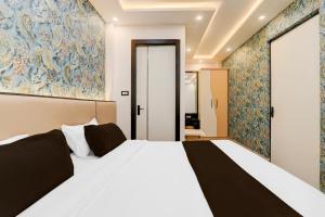 HOTEL O APPLE INN BEHIND STATE BANK OF INDIA