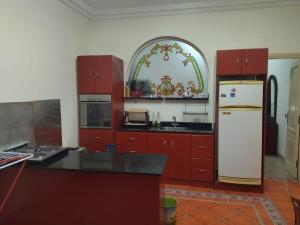 Private entrance close toservices