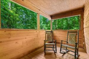 Pet-Friendly Cabin, In-Room Jacuzzi, King Bed, WiFi