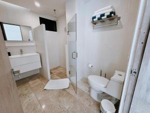 New apartment one block from 5th Ave