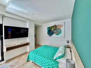 New apartment one block from 5th Ave