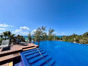 One block from the sea, ideal!