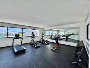 New apartment steps away from 5th Avenue!