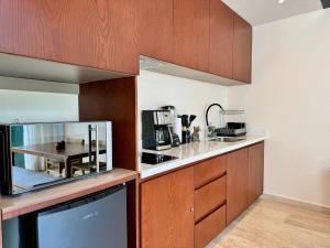 Luxury Loft minutes from the sea!